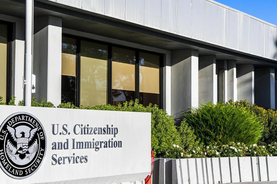 USCIS nâng cấp công cụ trực tuyến